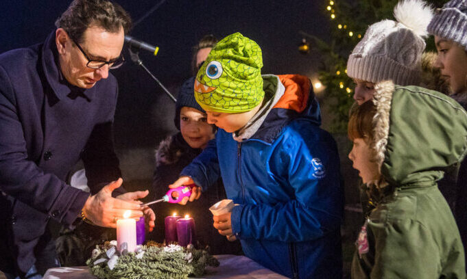 pm1220balatonkenesegyertyagyujtas6