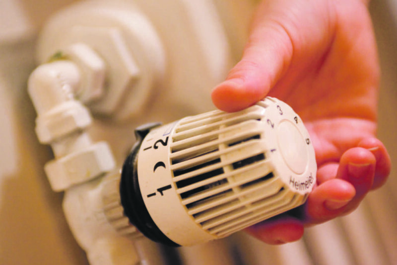 Teplo , zlacnenie tepla , vykurovanie , radiátor , ilustračné foto.